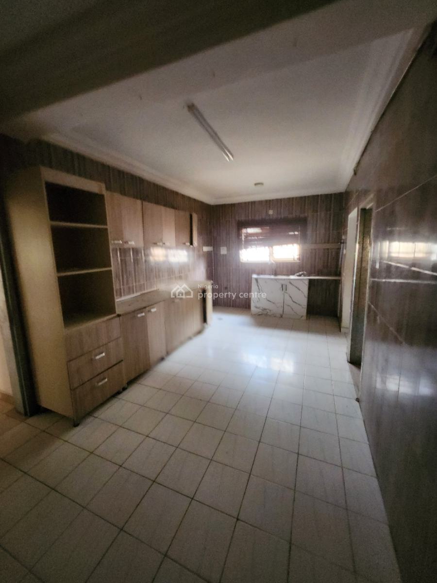 Spacious 3 Bedroom Flat, 1st Floor, Private Compound,tarred, By Hmedix, Guzape District, Abuja, Flat / Apartment for Rent