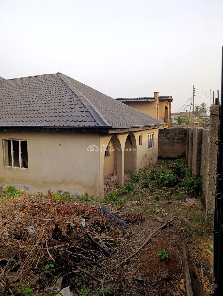 Twin Flat of 3 Bedroom Each on a Plot of Land, Olanrewaju, Alakia, Ibadan, Oyo, Block of Flats for Sale