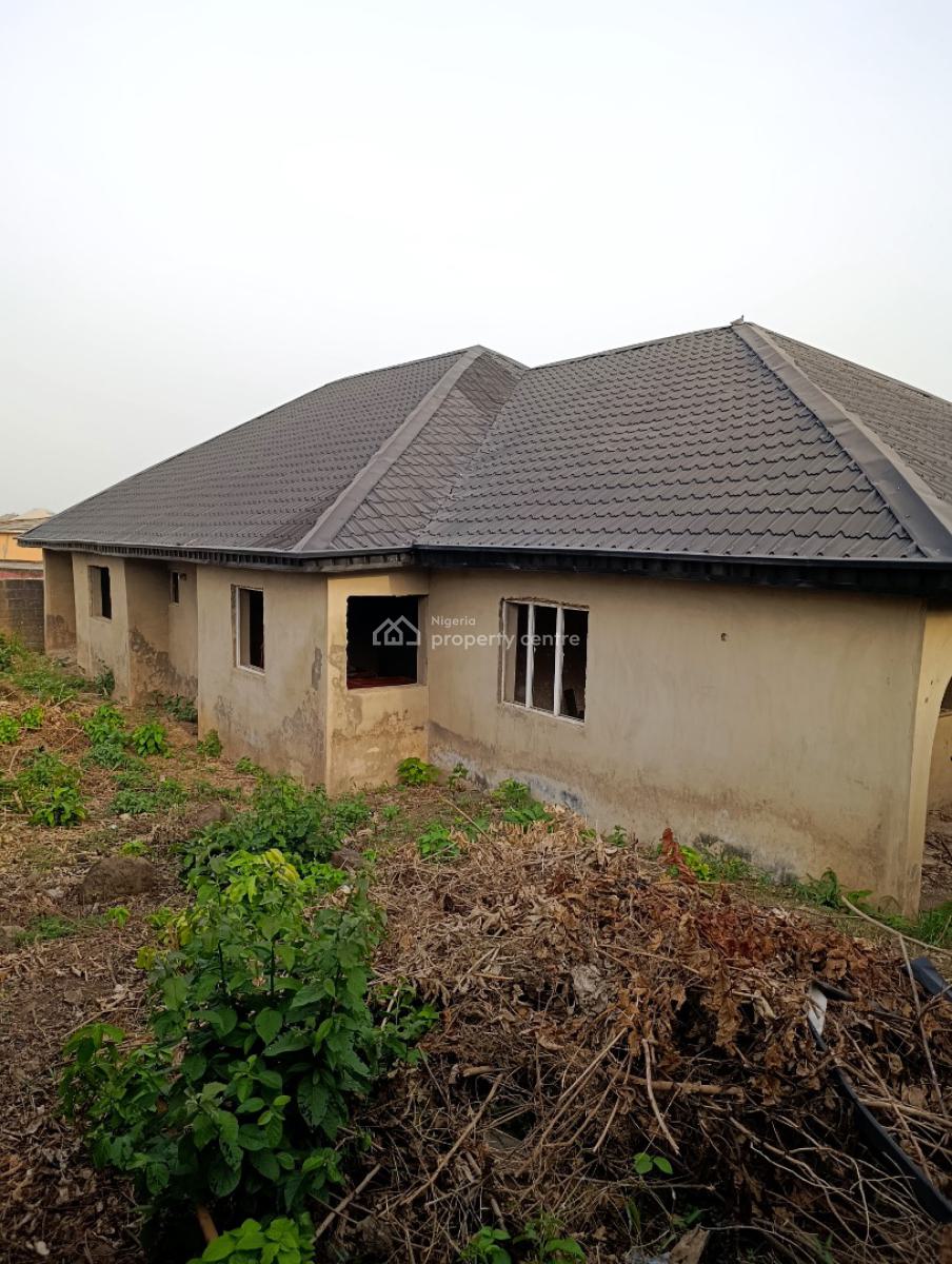 Twin Flat of 3 Bedroom Each on a Plot of Land, Olanrewaju, Alakia, Ibadan, Oyo, Block of Flats for Sale