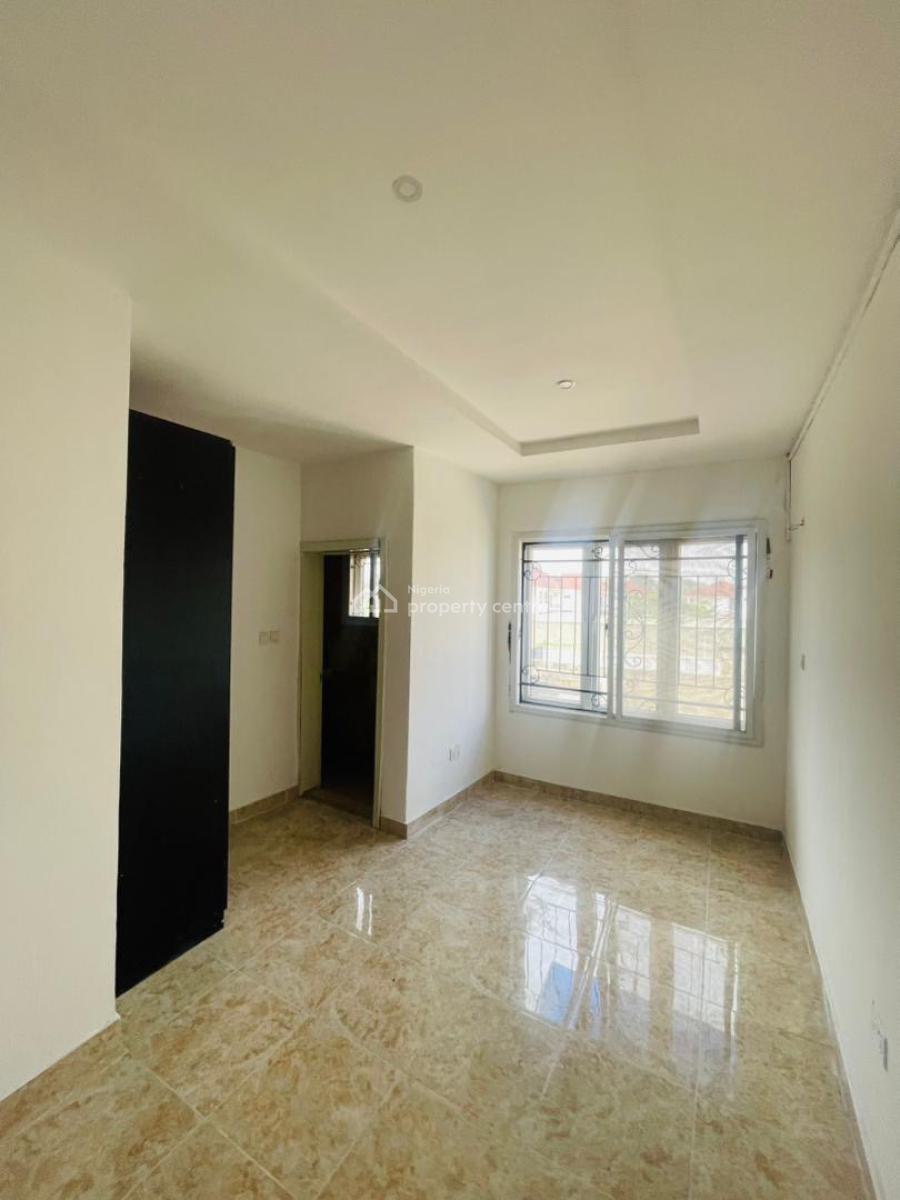 𝐖𝐄𝐋𝐋 𝐌𝐀𝐈𝐍𝐓𝐀𝐈𝐍𝐄𝐃 3 𝐁𝐄𝐃𝐑𝐎𝐎𝐌 𝐓𝐄𝐑𝐑𝐀𝐂𝐄 𝐃𝐔𝐏𝐋, Lekki, Lagos, Terraced Duplex for Rent