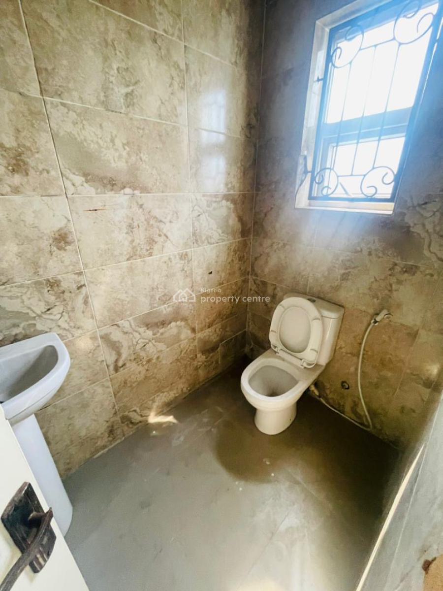 𝐖𝐄𝐋𝐋 𝐌𝐀𝐈𝐍𝐓𝐀𝐈𝐍𝐄𝐃 3 𝐁𝐄𝐃𝐑𝐎𝐎𝐌 𝐓𝐄𝐑𝐑𝐀𝐂𝐄 𝐃𝐔𝐏𝐋, Lekki, Lagos, Terraced Duplex for Rent