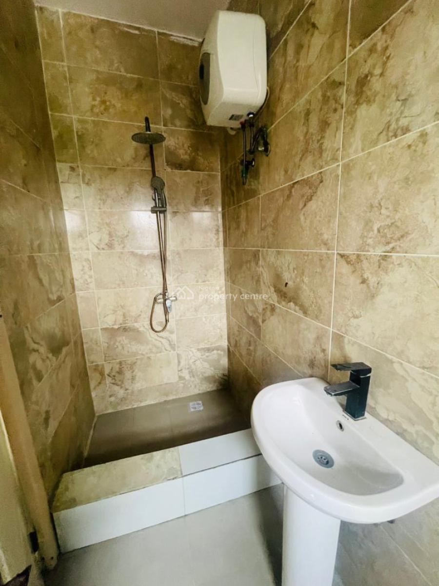 𝐖𝐄𝐋𝐋 𝐌𝐀𝐈𝐍𝐓𝐀𝐈𝐍𝐄𝐃 3 𝐁𝐄𝐃𝐑𝐎𝐎𝐌 𝐓𝐄𝐑𝐑𝐀𝐂𝐄 𝐃𝐔𝐏𝐋, Lekki, Lagos, Terraced Duplex for Rent