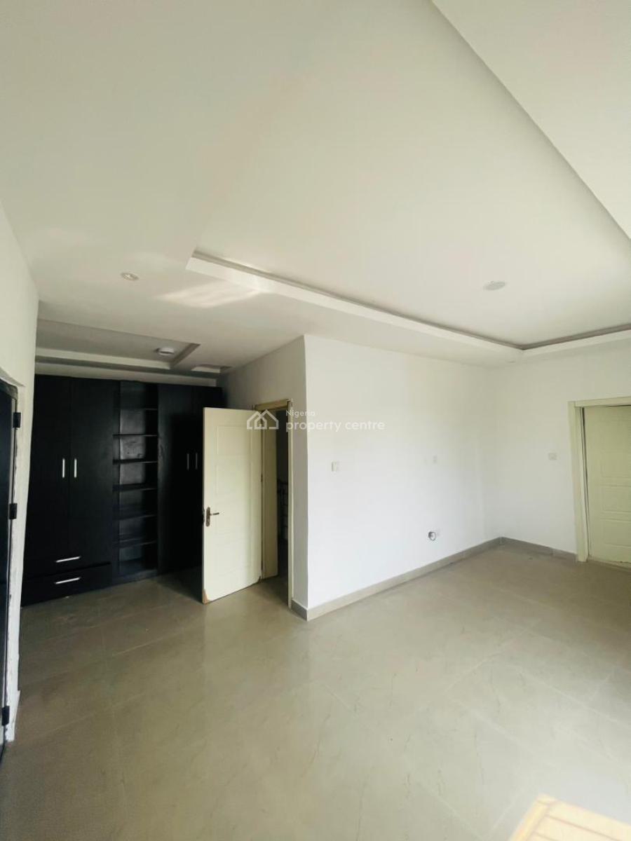 𝐖𝐄𝐋𝐋 𝐌𝐀𝐈𝐍𝐓𝐀𝐈𝐍𝐄𝐃 3 𝐁𝐄𝐃𝐑𝐎𝐎𝐌 𝐓𝐄𝐑𝐑𝐀𝐂𝐄 𝐃𝐔𝐏𝐋, Lekki, Lagos, Terraced Duplex for Rent