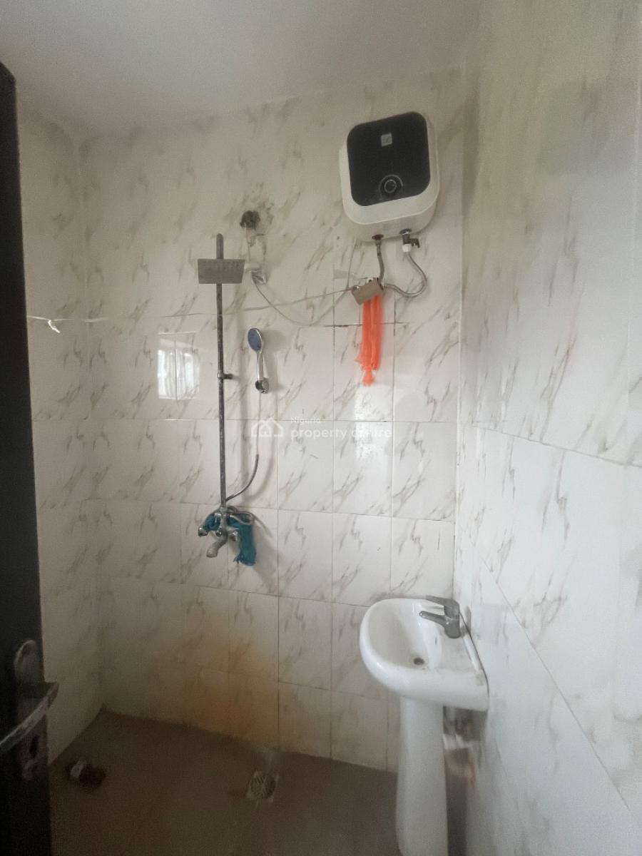 Spacious Clean Shared Apartment Single Room, Lekki Scheme 2, Ajah, Lagos, Flat / Apartment for Rent