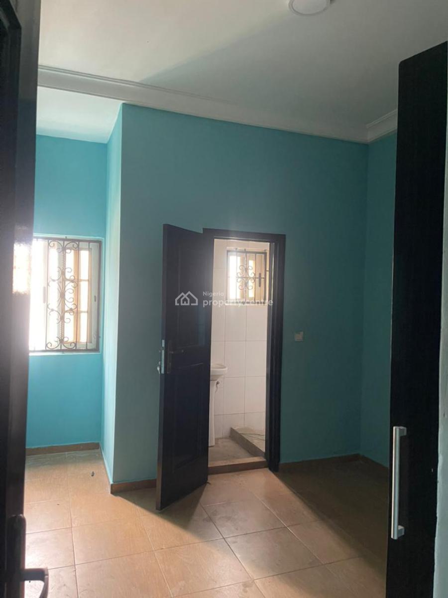 a Self Serviced Three 3 Bedroom Apartment Upstairs, U3 Estate, Lekki, Lagos, Flat / Apartment for Rent