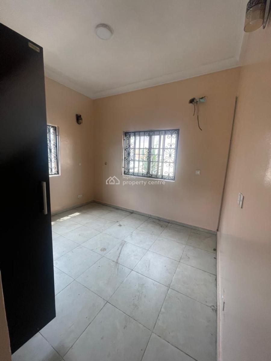 a Self Serviced Three 3 Bedroom Apartment Upstairs, U3 Estate, Lekki, Lagos, Flat / Apartment for Rent