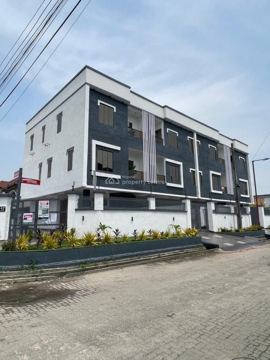 Spacious  4 Bedroom Terrace Duplex, Lekki Phase 1, Lekki, Lagos, Terraced Duplex for Sale