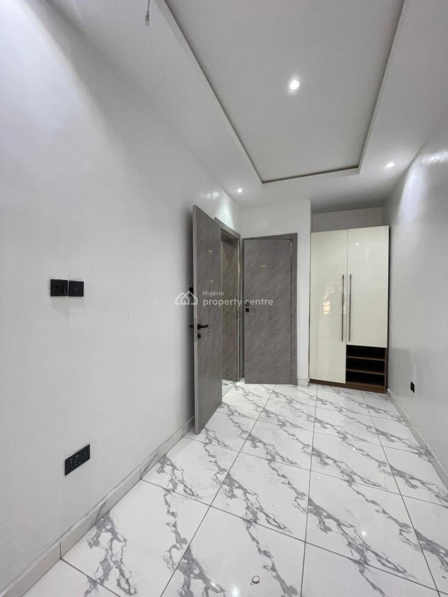 Spacious  4 Bedroom Terrace Duplex, Lekki Phase 1, Lekki, Lagos, Terraced Duplex for Sale