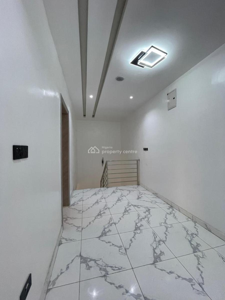 Spacious  4 Bedroom Terrace Duplex, Lekki Phase 1, Lekki, Lagos, Terraced Duplex for Sale