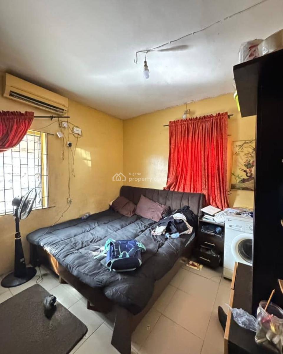 Distress 3 Bedroom Apartment in Serene Environment, Surulere, Lagos, Flat / Apartment for Sale