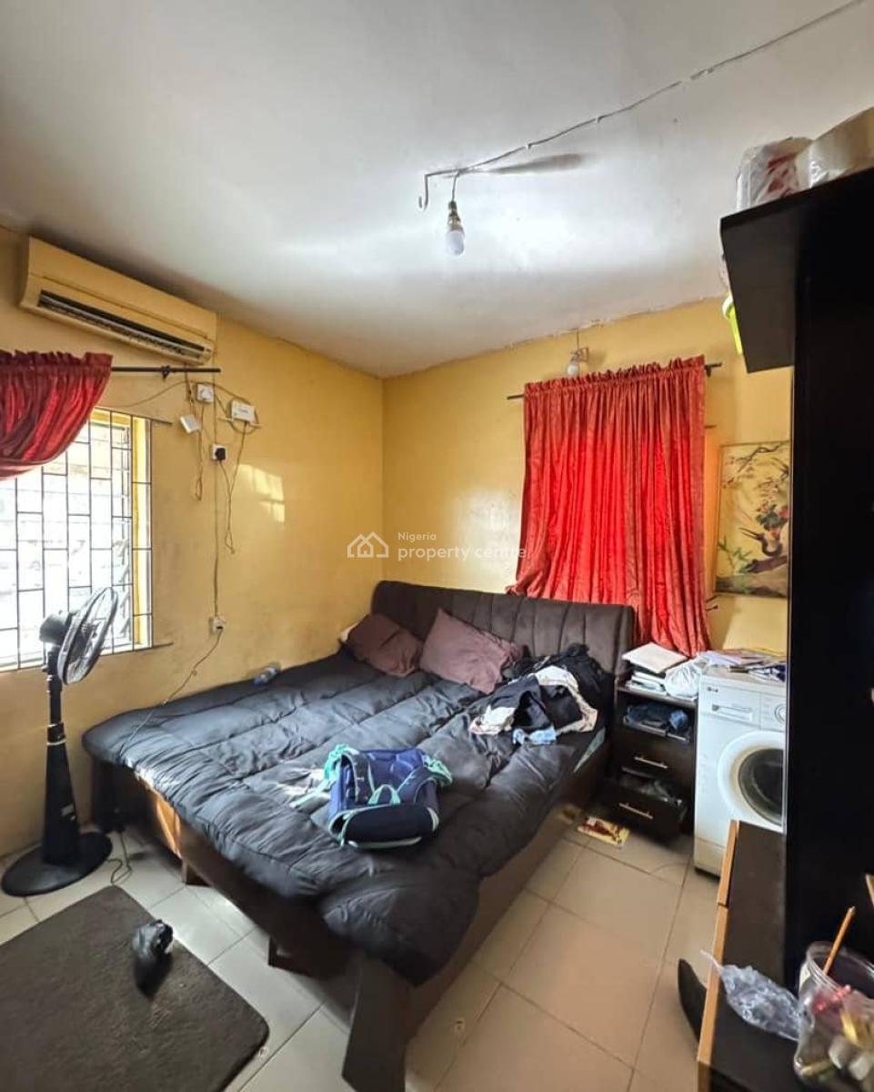 Distress 3 Bedroom Apartment in Serene Environment, Surulere, Lagos, Flat / Apartment for Sale