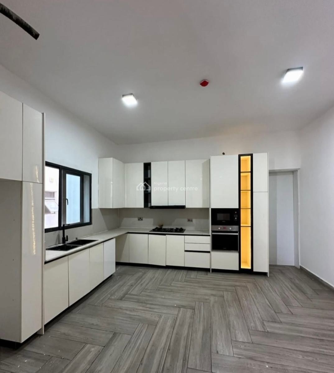 Serviced with 24/7 Power Supply 4 Bedroom En-suite Maisonette, Lekki Phase 1, Lekki, Lagos, House for Rent