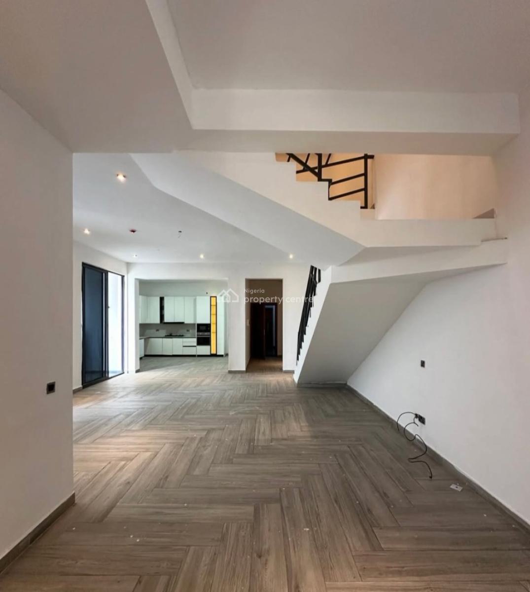 Serviced with 24/7 Power Supply 4 Bedroom En-suite Maisonette, Lekki Phase 1, Lekki, Lagos, House for Rent