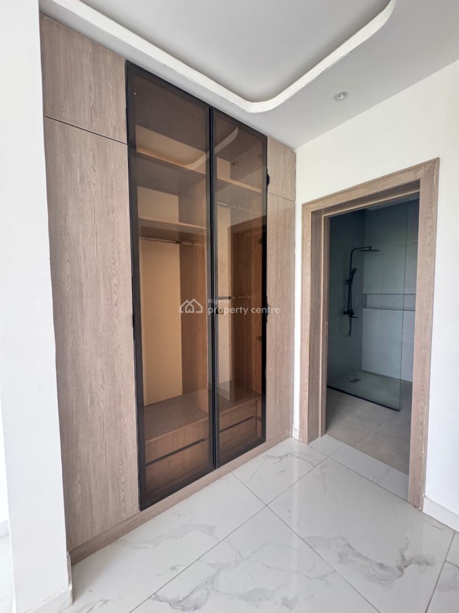 Very Spacious 2bed Apartment with 2 Balconies, Lekki Phase 1, Lekki, Lagos, Flat / Apartment for Sale
