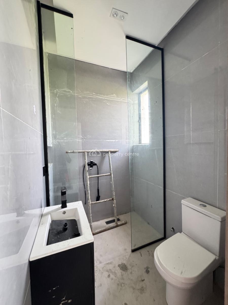 Very Spacious 2bed Apartment with 2 Balconies, Lekki Phase 1, Lekki, Lagos, Flat / Apartment for Sale