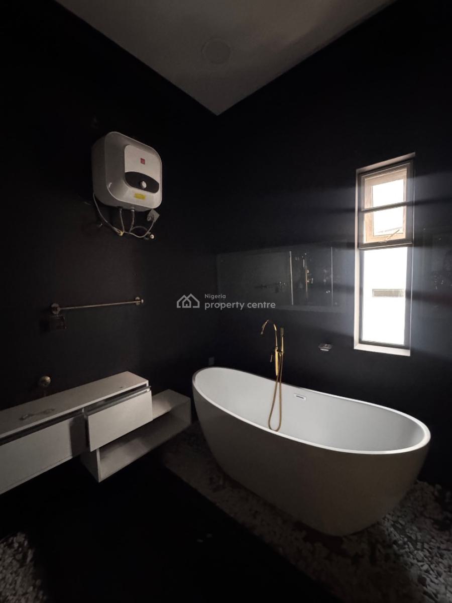 𝐌𝐀𝐈𝐍𝐓𝐀𝐈𝐍𝐄𝐃 5 𝐁𝐄𝐃𝐑𝐎𝐎m 𝐃𝐄𝐓𝐀𝐂𝐇𝐄𝐃 𝐃𝐔𝐏𝐋𝐄𝐗, Osapa, Lekki, Lagos, Detached Duplex for Rent