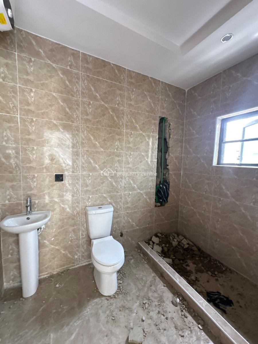 Neatly Built 3 Bedroom Penthouse with Bq, Pool & Gym, Lekki Phase 1, Lekki, Lagos, House for Rent