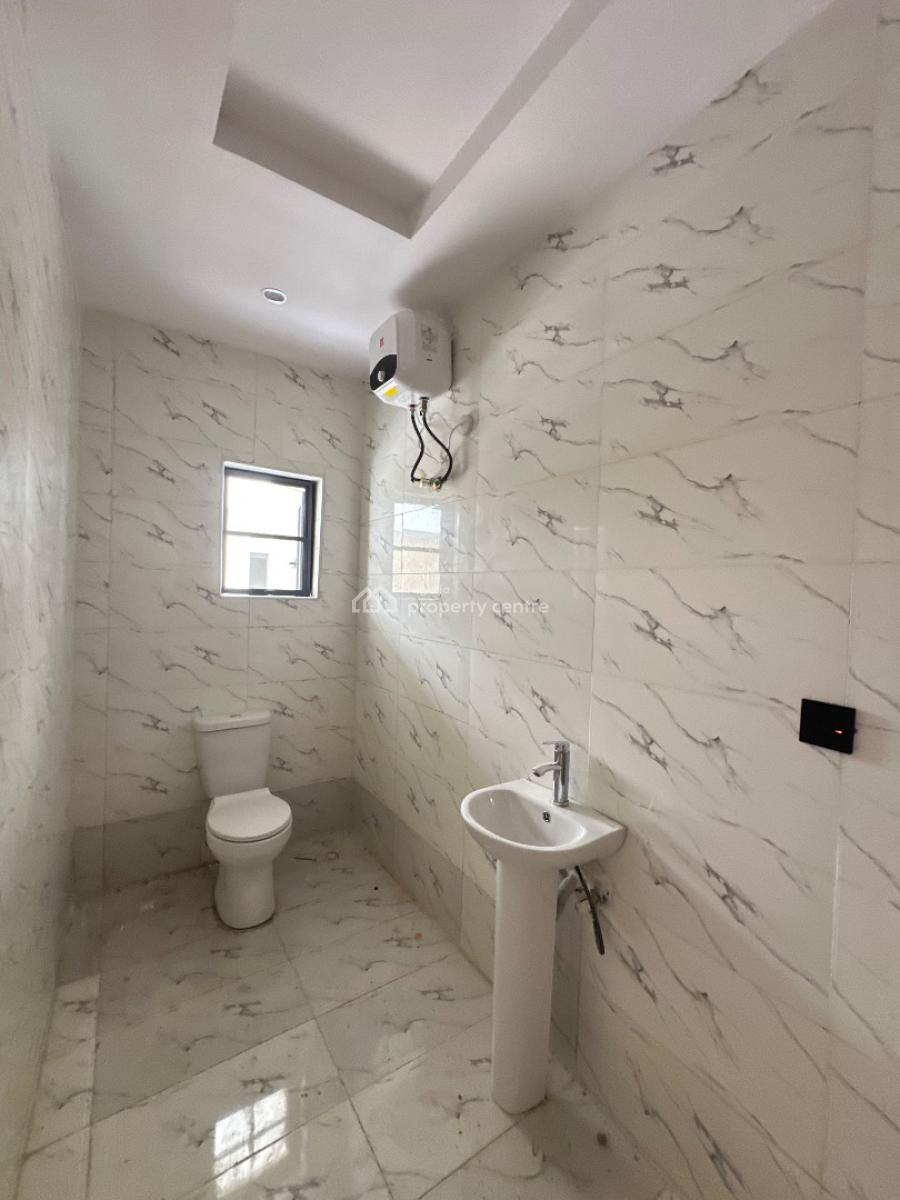 Neatly Built 3 Bedroom Penthouse with Bq, Pool & Gym, Lekki Phase 1, Lekki, Lagos, House for Rent