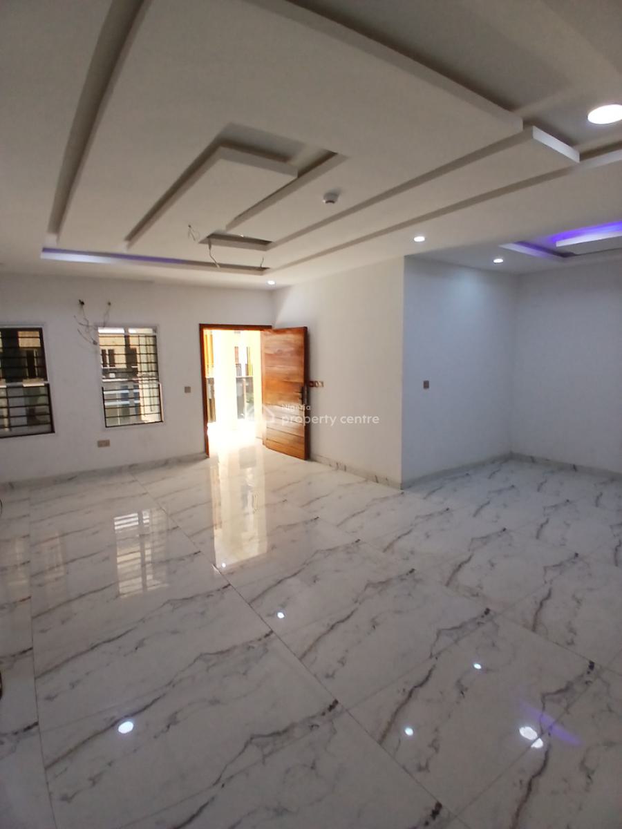 Serviced 2 Bedroom En-suite Flat, Lekki Phase 1, Lekki, Lagos, Flat / Apartment for Rent