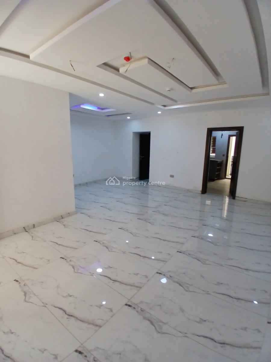 Serviced 2 Bedroom En-suite Flat, Lekki Phase 1, Lekki, Lagos, Flat / Apartment for Rent