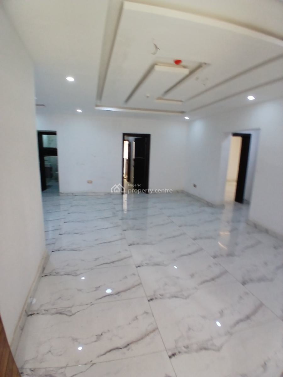 Serviced 2 Bedroom En-suite Flat, Lekki Phase 1, Lekki, Lagos, Flat / Apartment for Rent