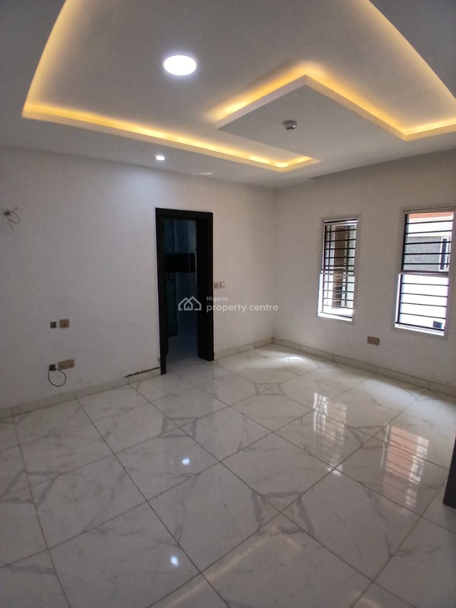 Serviced 2 Bedroom En-suite Flat, Lekki Phase 1, Lekki, Lagos, Flat / Apartment for Rent