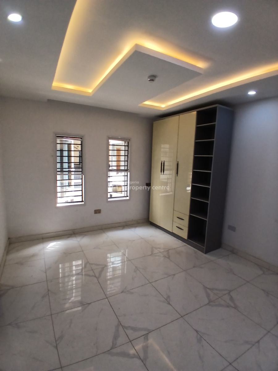 Serviced 2 Bedroom En-suite Flat, Lekki Phase 1, Lekki, Lagos, Flat / Apartment for Rent