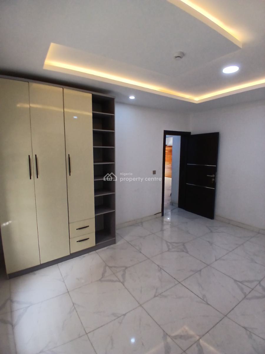 Serviced 2 Bedroom En-suite Flat, Lekki Phase 1, Lekki, Lagos, Flat / Apartment for Rent