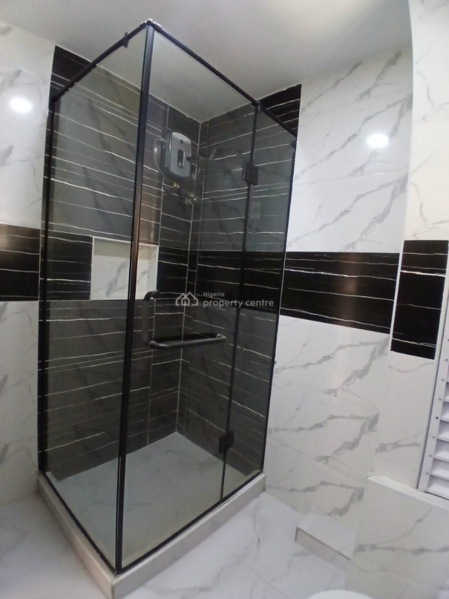 Serviced 2 Bedroom En-suite Flat, Lekki Phase 1, Lekki, Lagos, Flat / Apartment for Rent