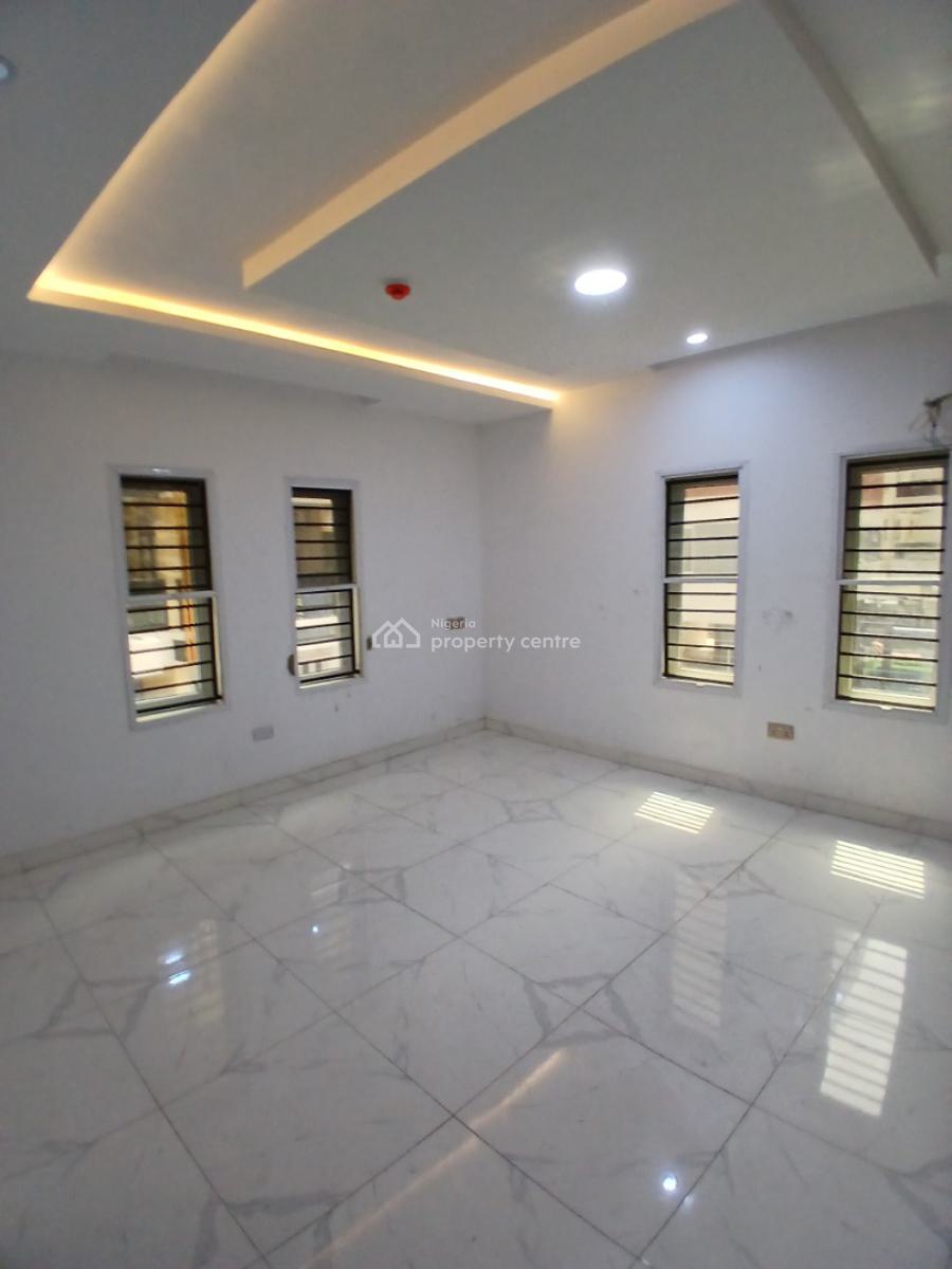 Serviced 2 Bedroom En-suite Flat, Lekki Phase 1, Lekki, Lagos, Flat / Apartment for Rent
