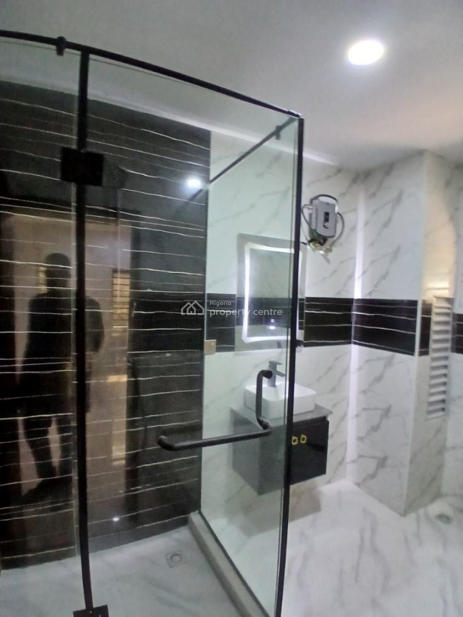 Serviced 2 Bedroom En-suite Flat, Lekki Phase 1, Lekki, Lagos, Flat / Apartment for Rent