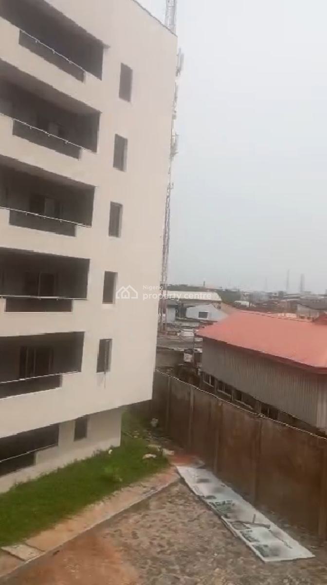 3-bedroom Fully Serviced Flat  on The 2nd Floor, Greater Lagos Estate, Surulere, Lagos, Flat / Apartment for Rent