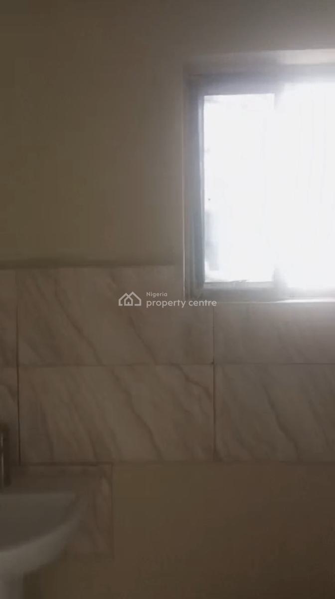 3-bedroom Fully Serviced Flat  on The 2nd Floor, Greater Lagos Estate, Surulere, Lagos, Flat / Apartment for Rent