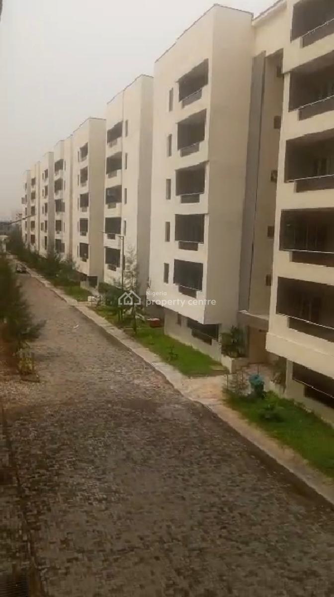 3-bedroom Fully Serviced Flat  on The 2nd Floor, Greater Lagos Estate, Surulere, Lagos, Flat / Apartment for Rent