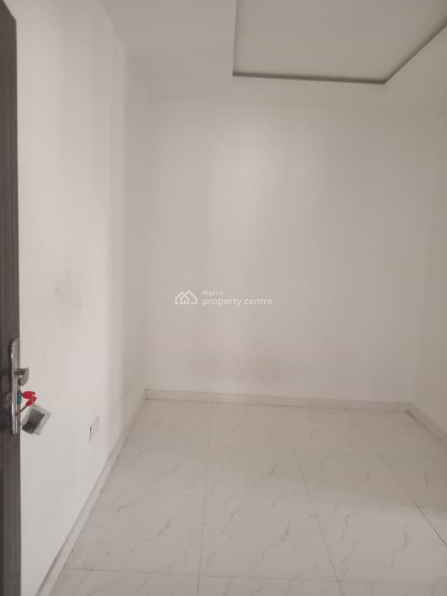 Spacious Two (2) Bedroom Flat, Lekki Phase 1, Lekki, Lagos, Flat / Apartment for Rent
