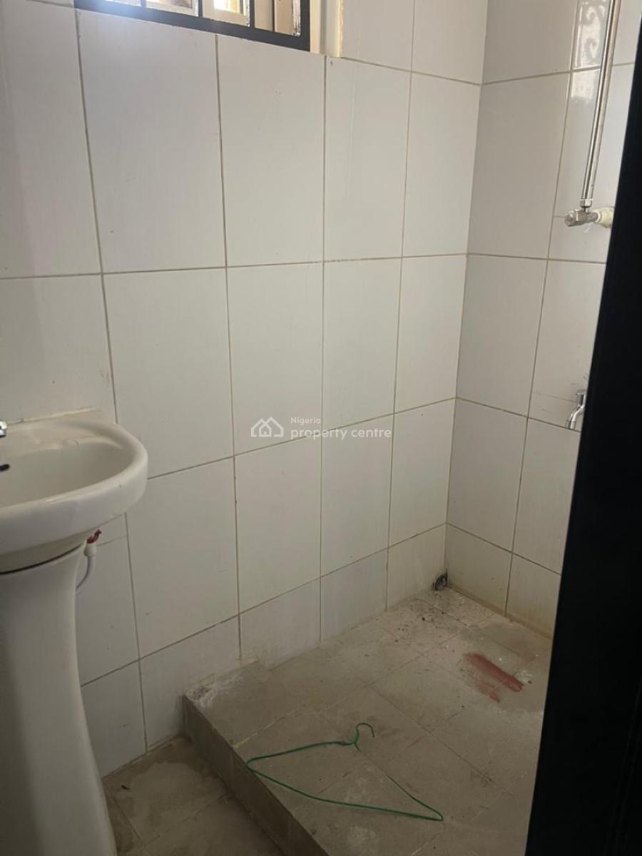 Spacious 3 Bedroom Apartment, Lekki Phase 1, Lekki, Lagos, Flat / Apartment for Rent
