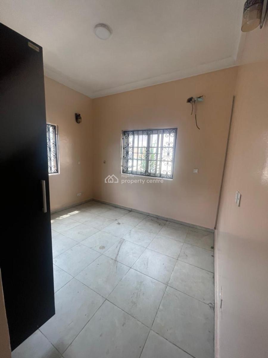 Spacious 3 Bedroom Apartment, Lekki Phase 1, Lekki, Lagos, Flat / Apartment for Rent