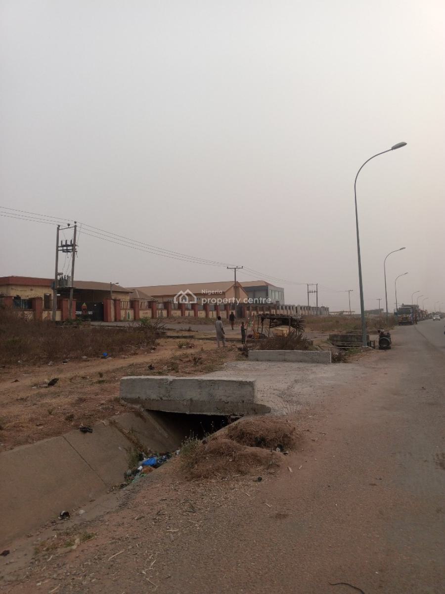 Massive 3,500sqm Commercial Plot  By Express Highway, Kubwa, Abuja, Commercial Land for Sale