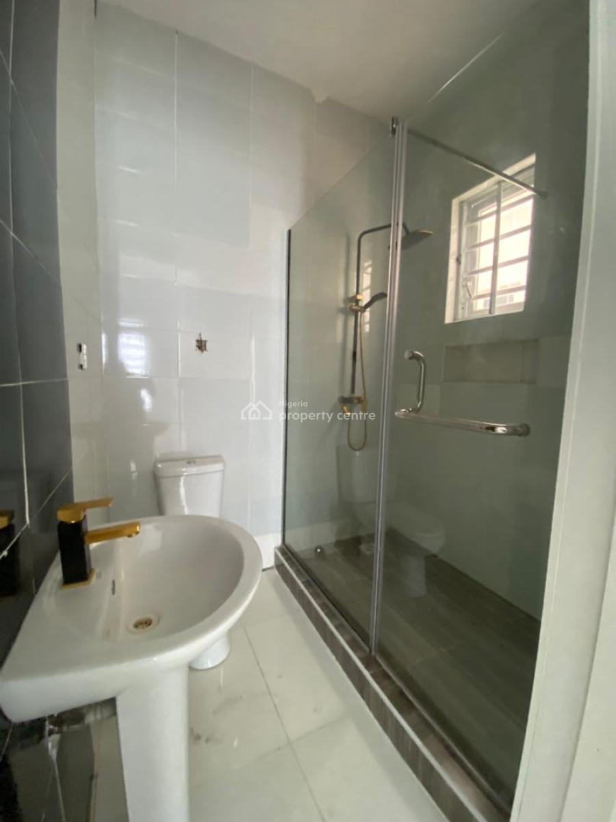 Serviced  Semi Master Sharing Full Fitted Kitchen with Pool and Gym, Orchid Road Before Roundabout, Lekki, Lagos, Self Contain (single Rooms) for Rent