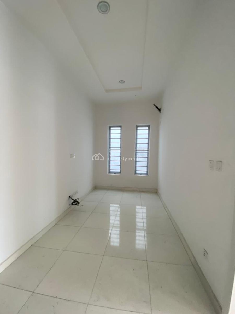 Serviced  Semi Master Sharing Full Fitted Kitchen with Pool and Gym, Orchid Road Before Roundabout, Lekki, Lagos, Self Contain (single Rooms) for Rent