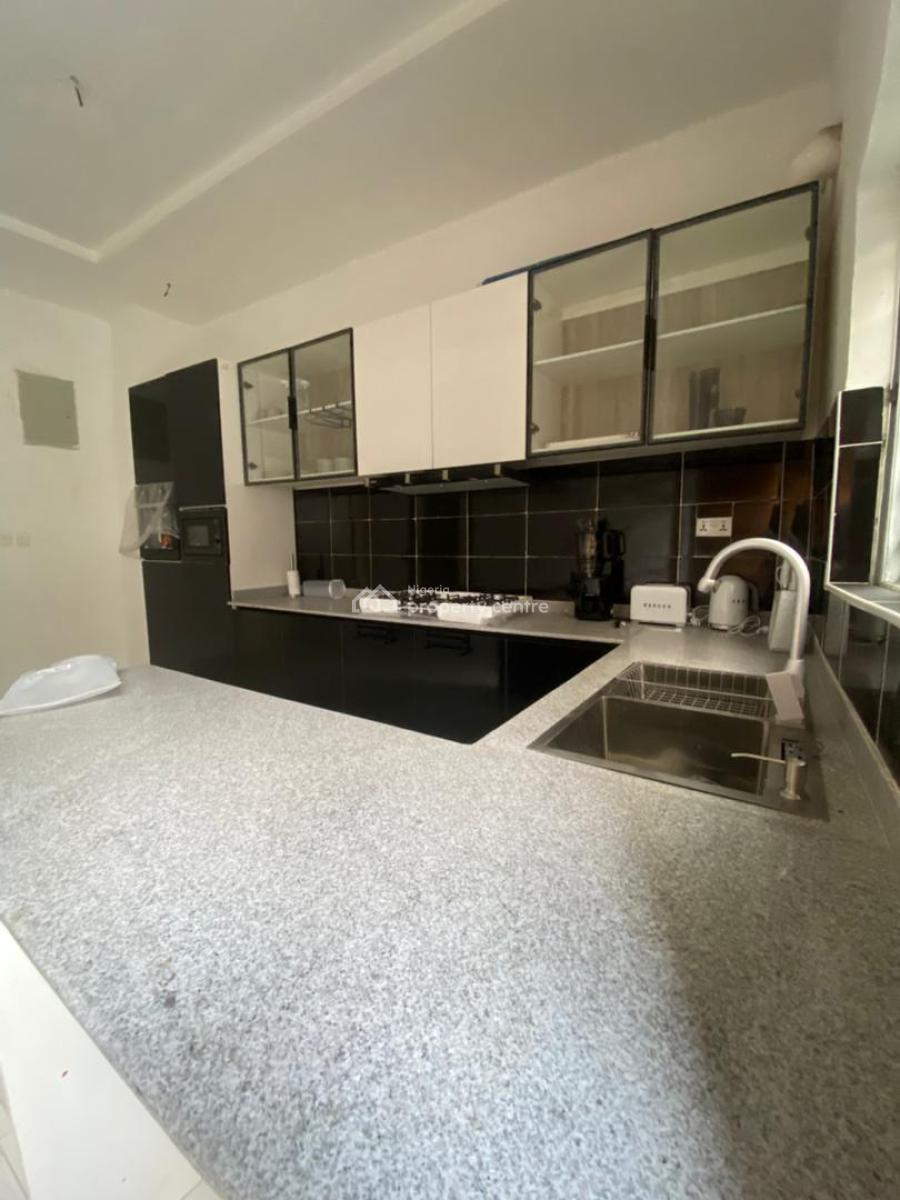 Serviced  Semi Master Sharing Full Fitted Kitchen with Pool and Gym, Orchid Road Before Roundabout, Lekki, Lagos, Self Contain (single Rooms) for Rent