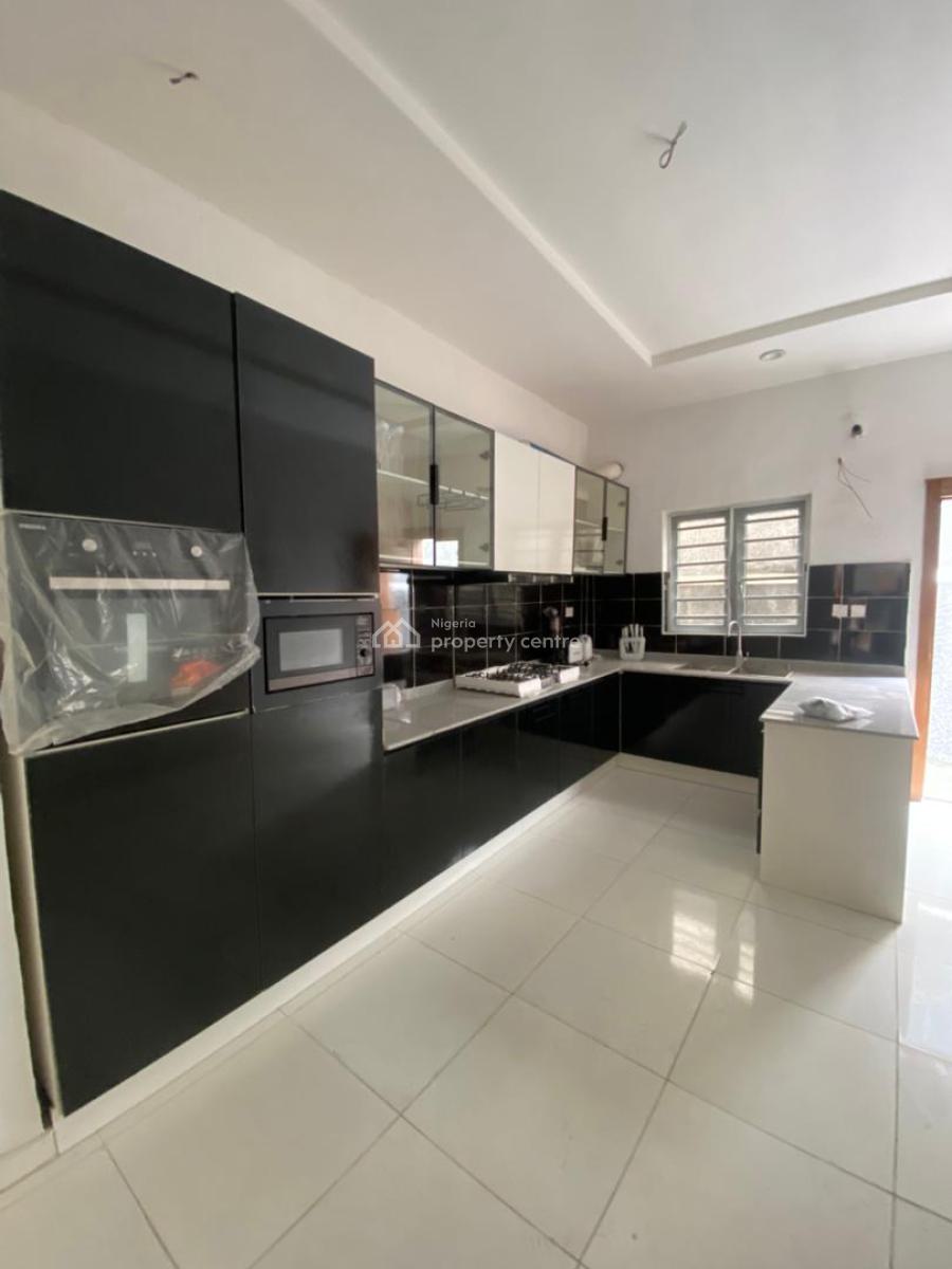 Serviced  Semi Master Sharing Full Fitted Kitchen with Pool and Gym, Orchid Road Before Roundabout, Lekki, Lagos, Self Contain (single Rooms) for Rent