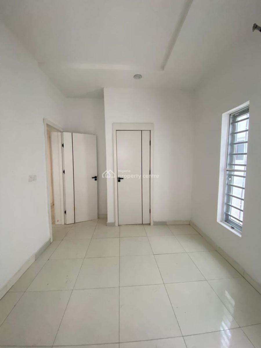 Serviced  Semi Master Sharing Full Fitted Kitchen with Pool and Gym, Orchid Road Before Roundabout, Lekki, Lagos, Self Contain (single Rooms) for Rent