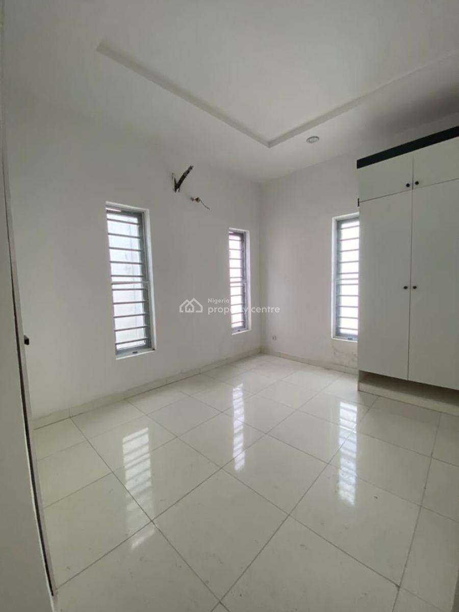 Serviced  Semi Master Sharing Full Fitted Kitchen with Pool and Gym, Orchid Road Before Roundabout, Lekki, Lagos, Self Contain (single Rooms) for Rent