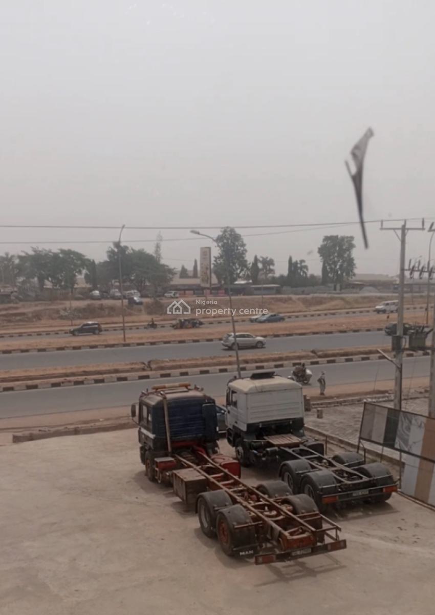 for Sell Warehouse 600sqm,3 Offices Show Rooms Up N Down Along Express, Kubwa, Abuja, Warehouse for Sale