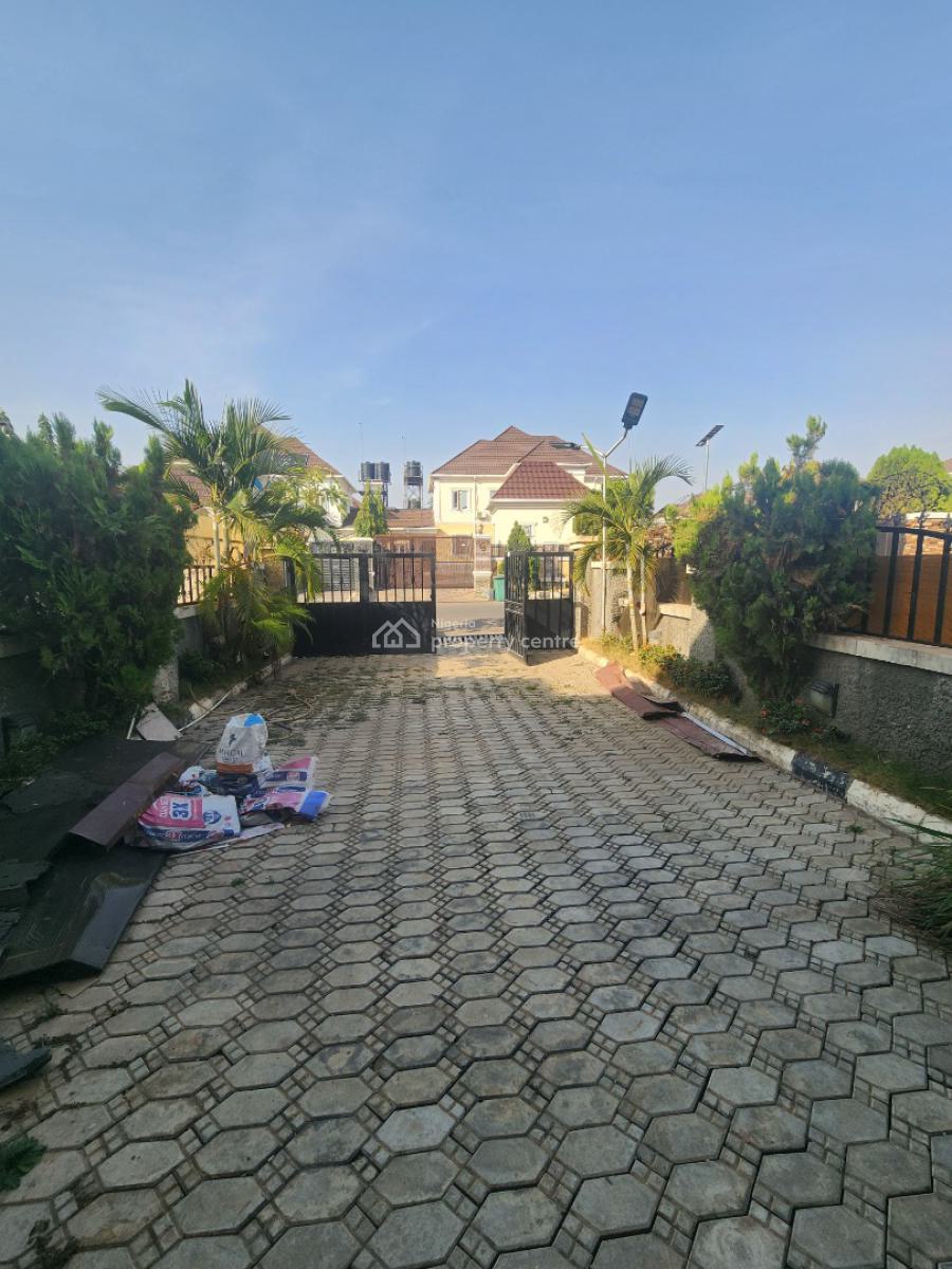 Spacious 3 Bedroom Duplex in a Secure Location, Naf Valley Estate, Asokoro District, Abuja, Terraced Duplex for Rent