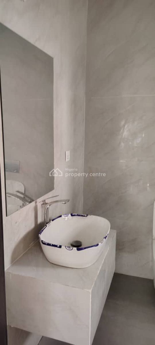 Serviced 3-bedroom Ground Floor Apartment with Bq, Pool & Gym, Lekki Phase 1, Lekki, Lagos, Flat / Apartment for Rent