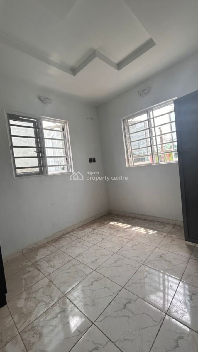 Serviced 3-bedroom Ground Floor Apartment with Bq, Pool & Gym, Lekki Phase 1, Lekki, Lagos, Flat / Apartment for Rent