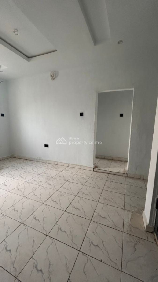 Serviced 3-bedroom Ground Floor Apartment with Bq, Pool & Gym, Lekki Phase 1, Lekki, Lagos, Flat / Apartment for Rent