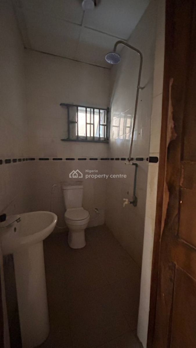 Serviced 3-bedroom Ground Floor Apartment with Bq, Pool & Gym, Lekki Phase 1, Lekki, Lagos, Flat / Apartment for Rent